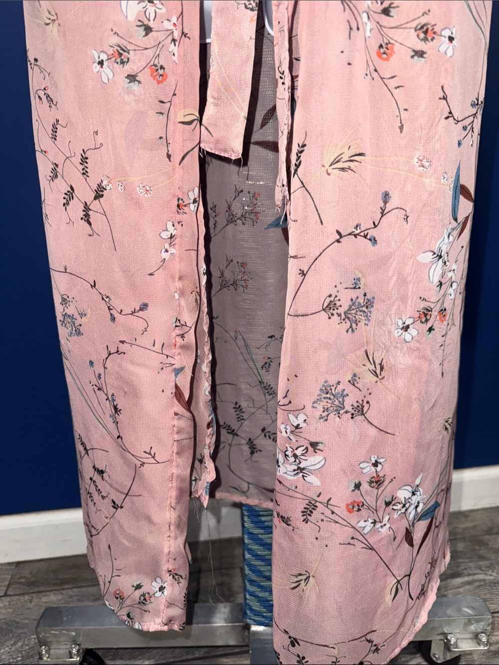 Blush Pink Floral Front-Tie Kimono Robe– Size 2XL–3XL - Picture 7 of 12
